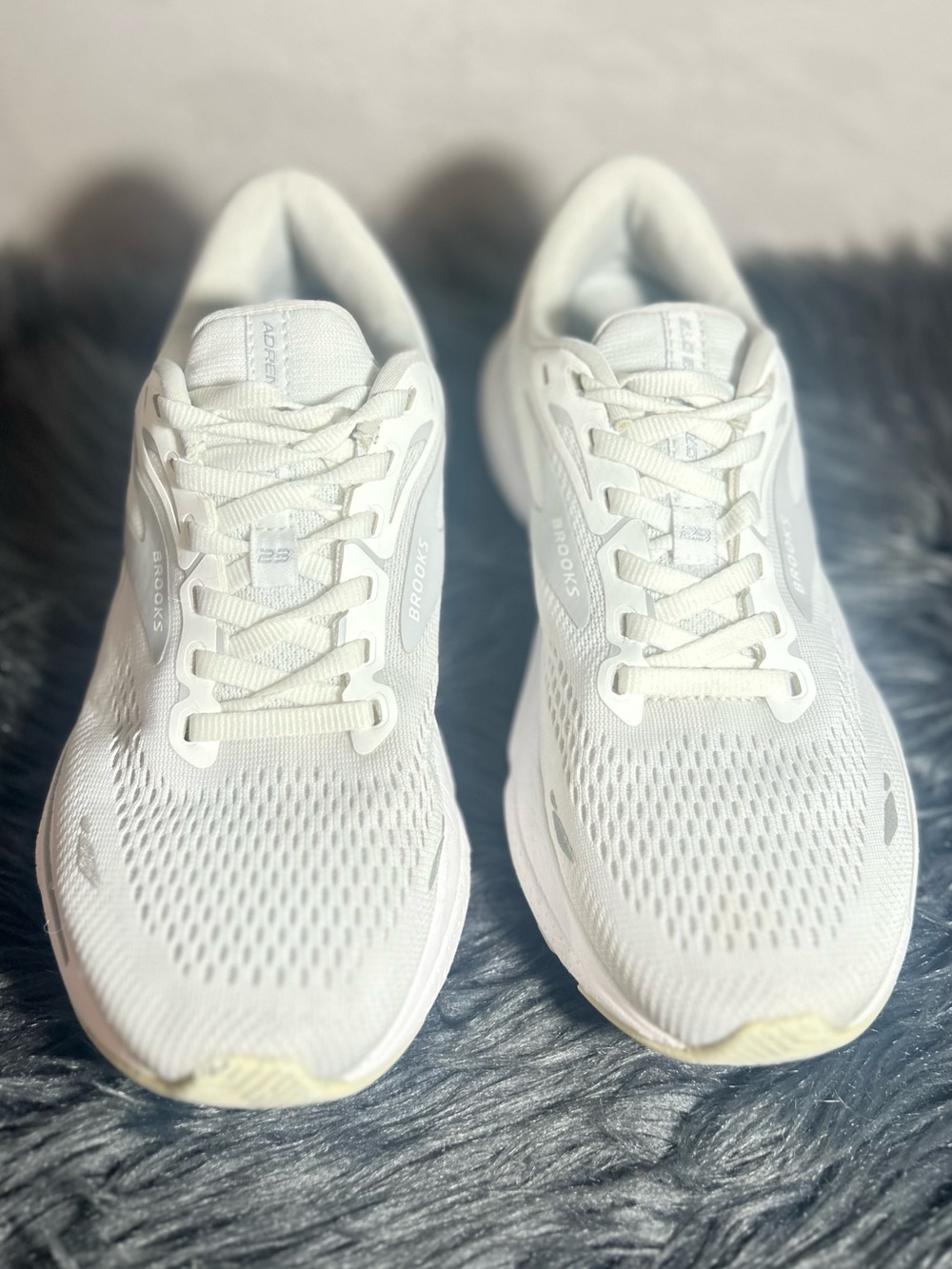 Brooks Brooks Adrenaline GTS 23 Women's Cream Running Sneakers Size 8.5 - Picture 2 of 10